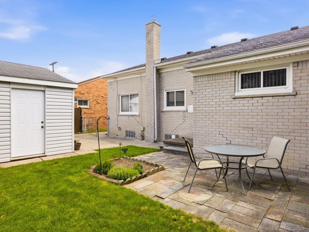 28641 Jahns Drive Roseville City, MI 48066
