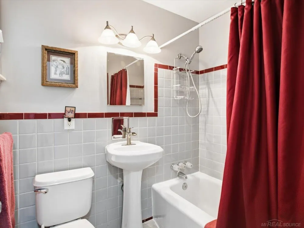 28641 Jahns Drive Roseville City, MI 48066