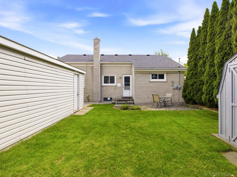 28641 Jahns Drive Roseville City, MI 48066