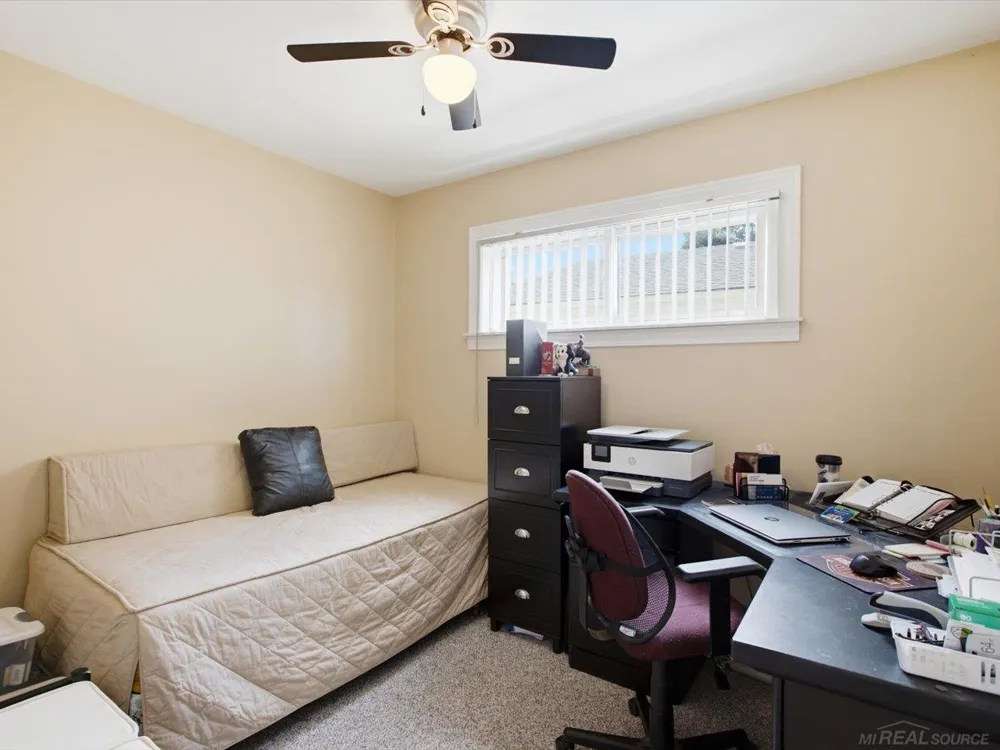 28641 Jahns Drive Roseville City, MI 48066