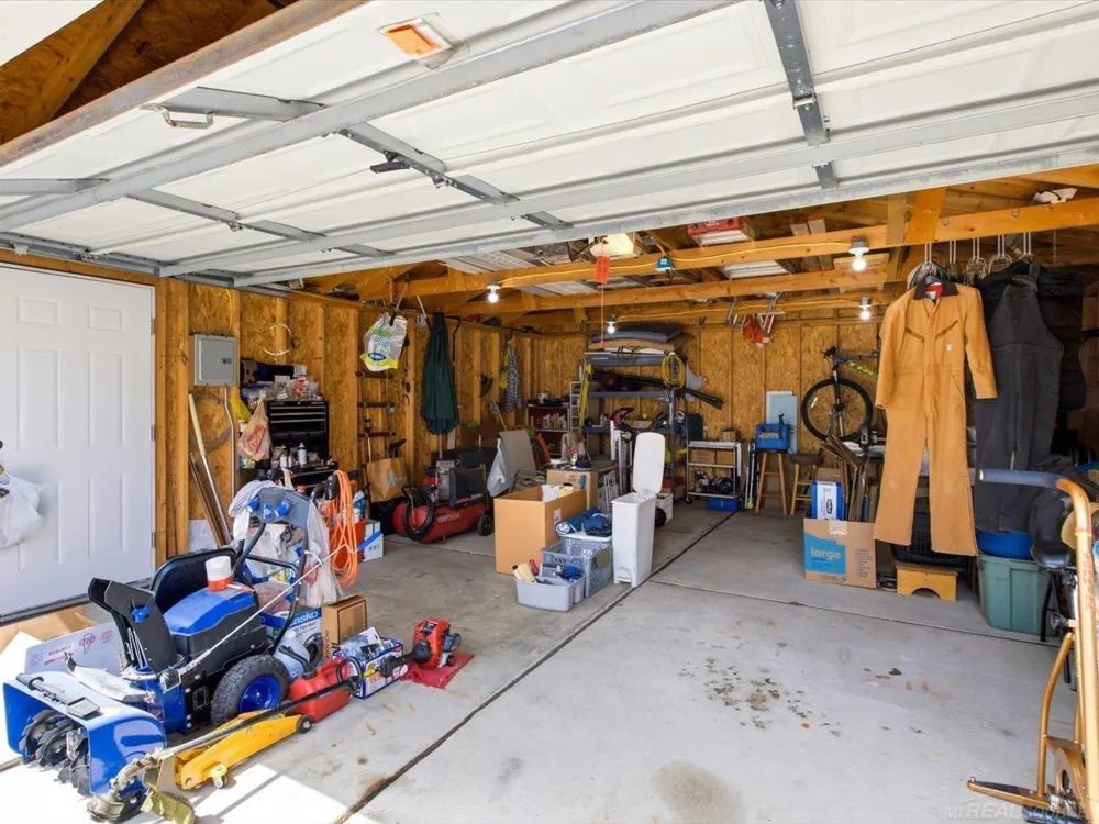 28641 Jahns Drive Roseville City, MI 48066