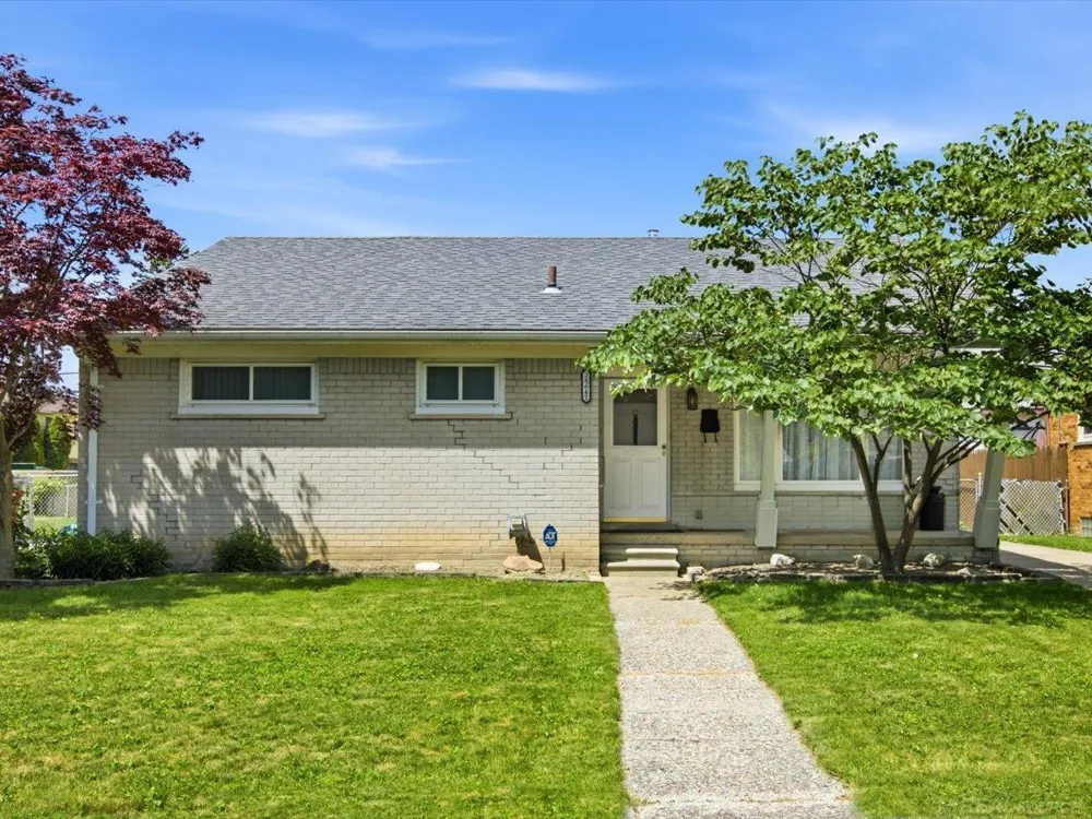 28641 Jahns Drive Roseville City, MI 48066