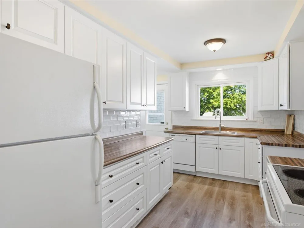 28641 Jahns Drive Roseville City, MI 48066