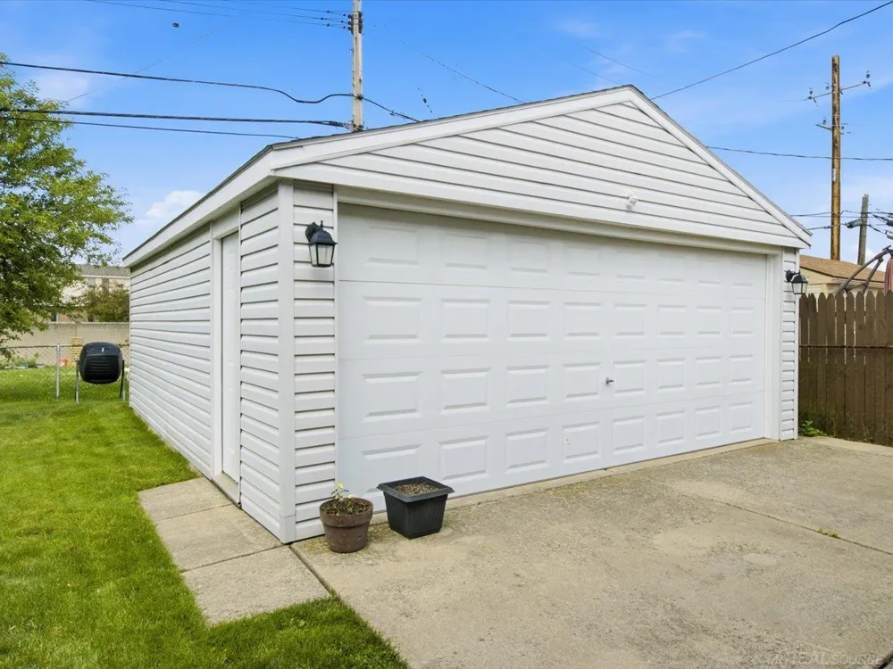 28641 Jahns Drive Roseville City, MI 48066