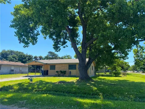 1233 Baywood