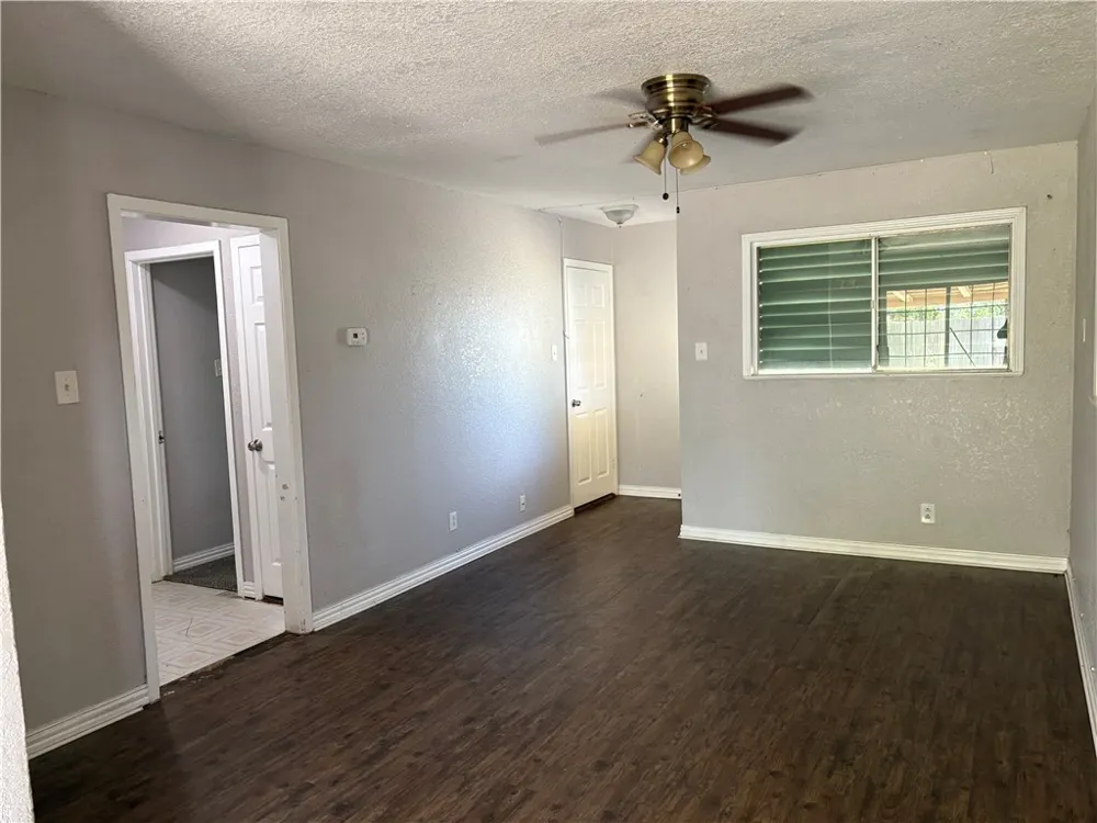1233 Baywood Corpus Christi, TX 78418