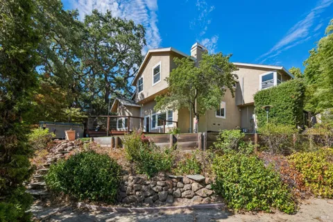 52 Woodleaf Court