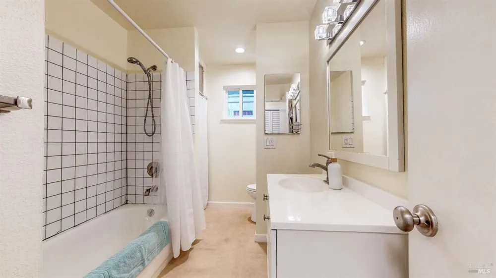 9011 Donald Street Graton, CA 95444