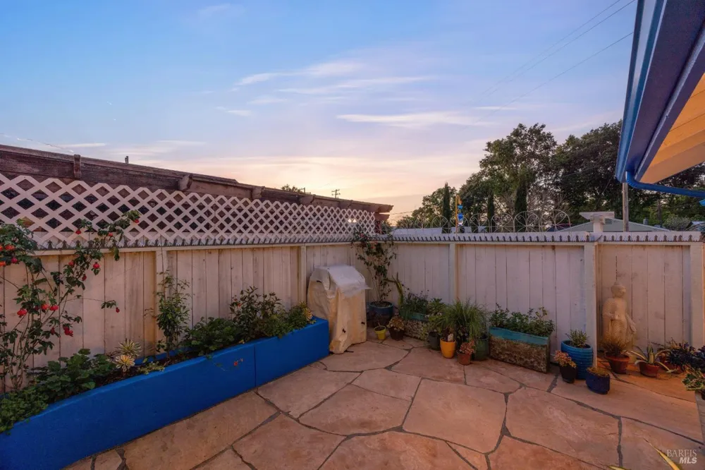 9011 Donald Street Graton, CA 95444
