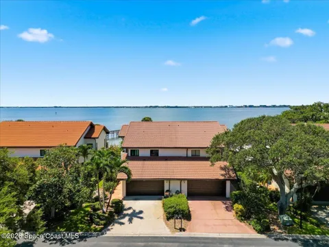 3252 River Villa Way