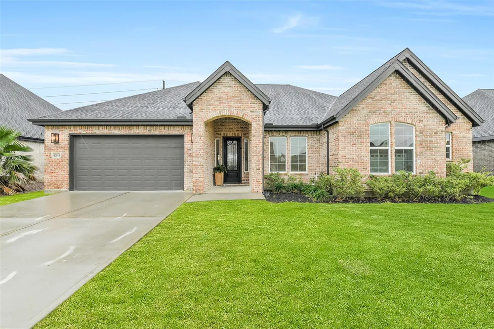 10015 Goliad Drive Mont Belvieu, TX 77523