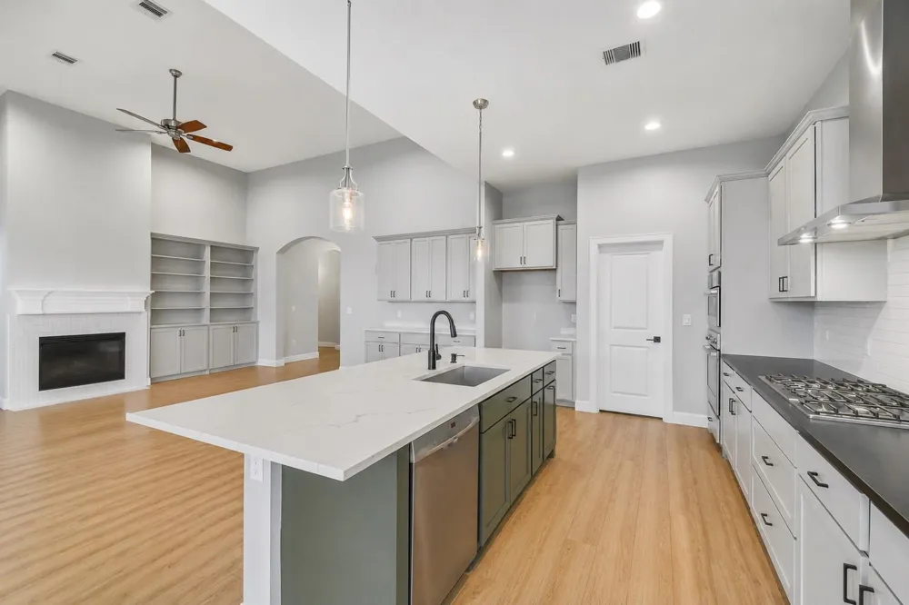 10015 Goliad Drive Mont Belvieu, TX 77523
