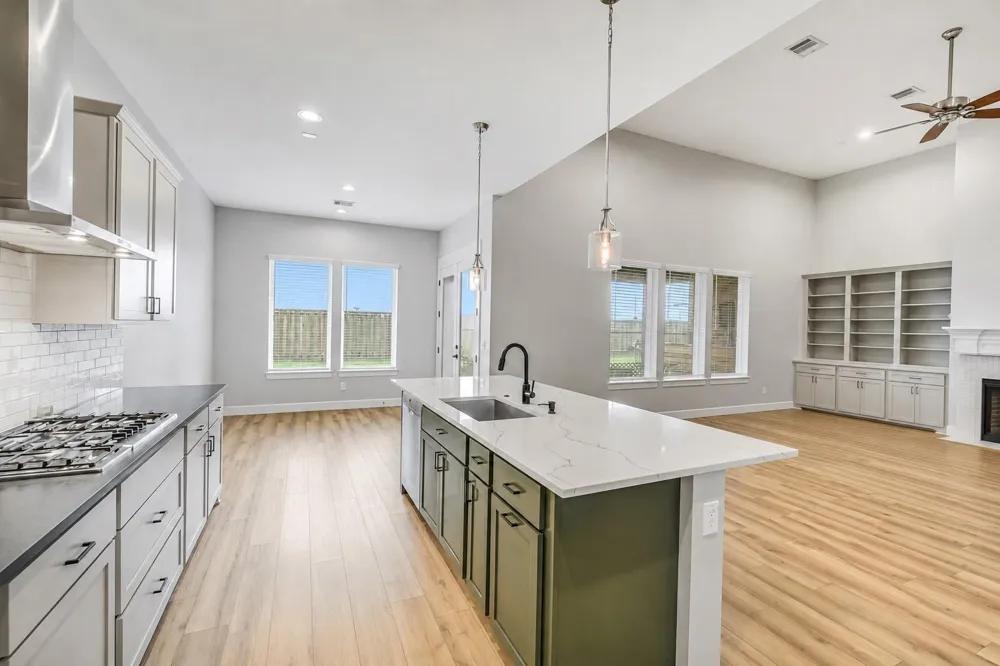 10015 Goliad Drive Mont Belvieu, TX 77523