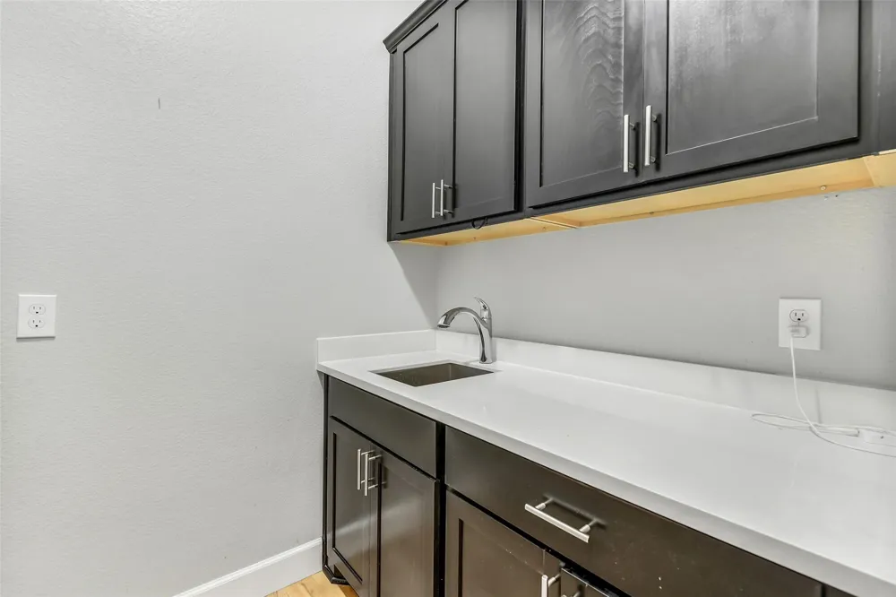 10015 Goliad Drive Mont Belvieu, TX 77523
