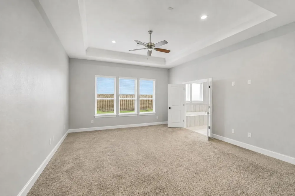 10015 Goliad Drive Mont Belvieu, TX 77523