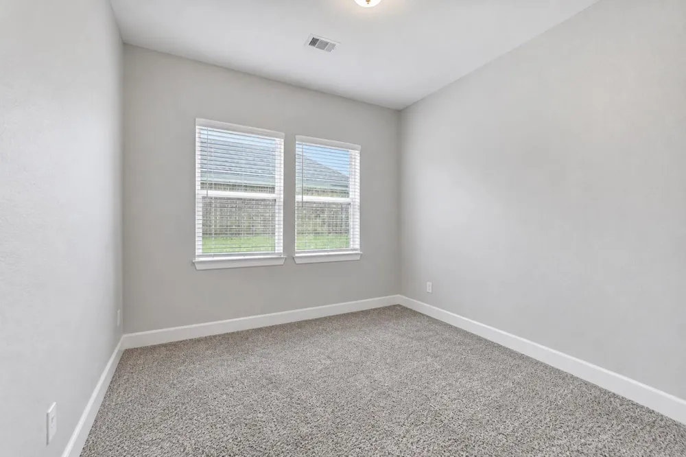 10015 Goliad Drive Mont Belvieu, TX 77523