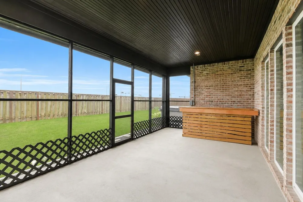 10015 Goliad Drive Mont Belvieu, TX 77523