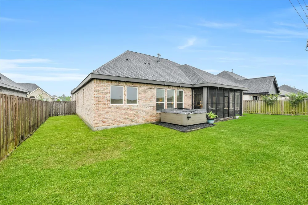 10015 Goliad Drive Mont Belvieu, TX 77523