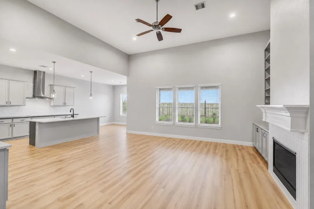 10015 Goliad Drive Mont Belvieu, TX 77523