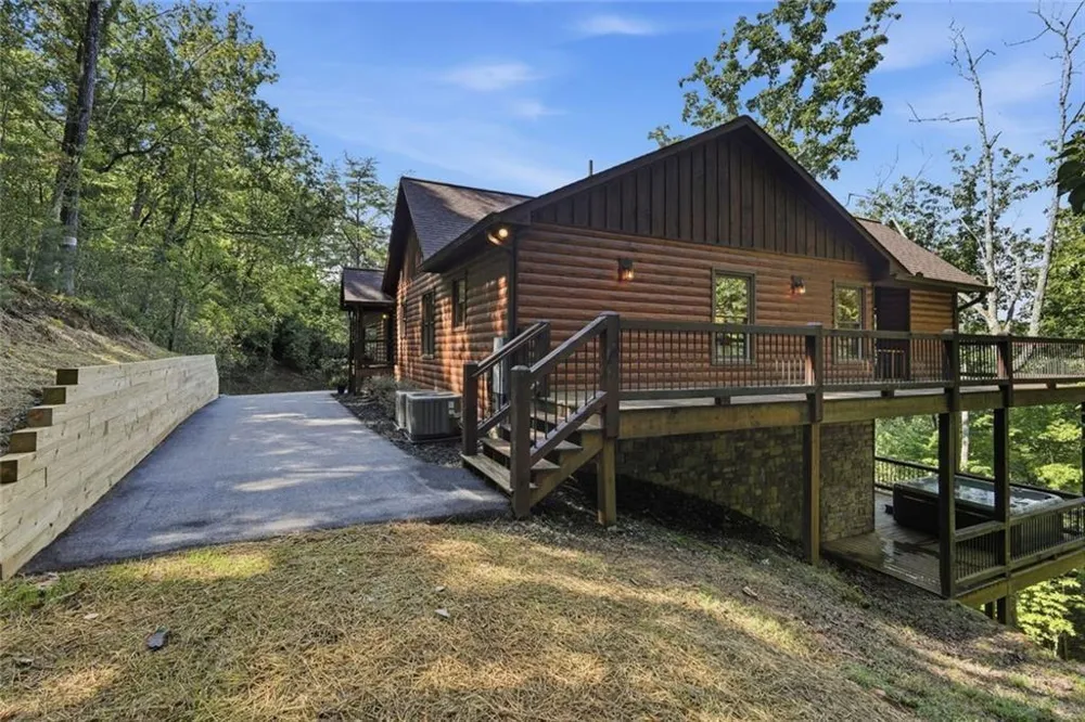 175 Stuart Drive Drive Mineral Bluff, GA 30559