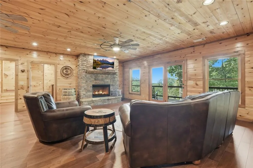 175 Stuart Drive Drive Mineral Bluff, GA 30559