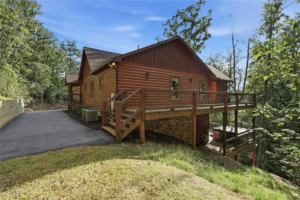 175 Stuart Drive Drive Mineral Bluff, GA 30559