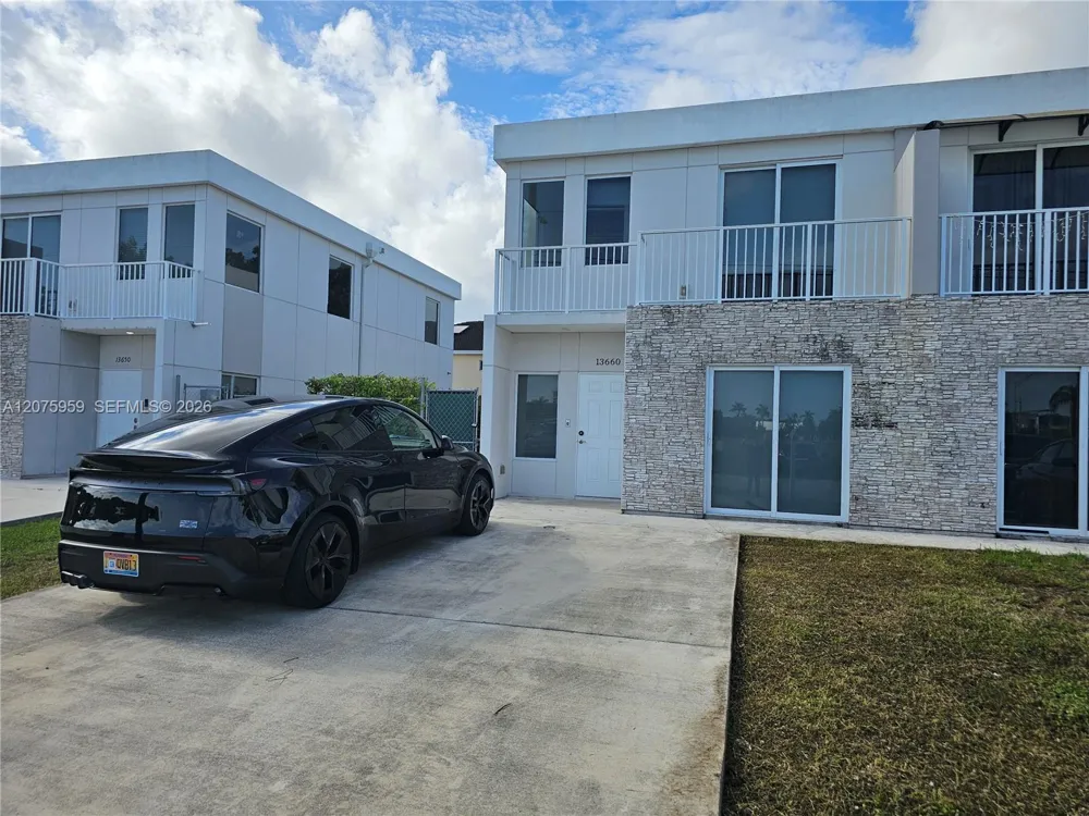 13660 SW 260th St Homestead, FL 33032