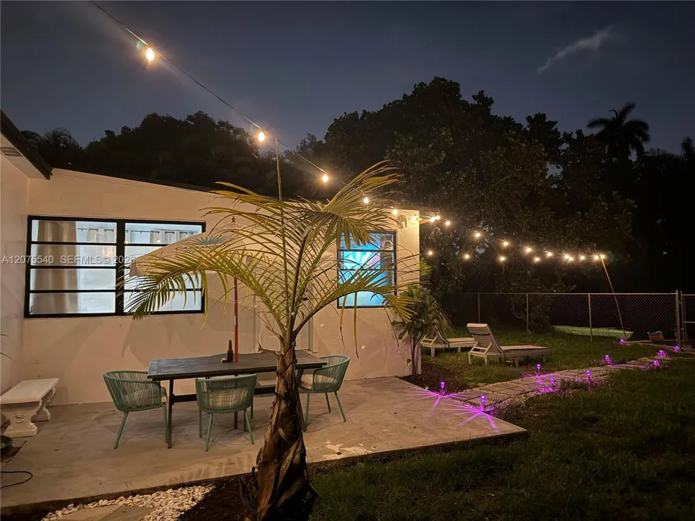 119 NW 85 st #1 Miami, FL 33150