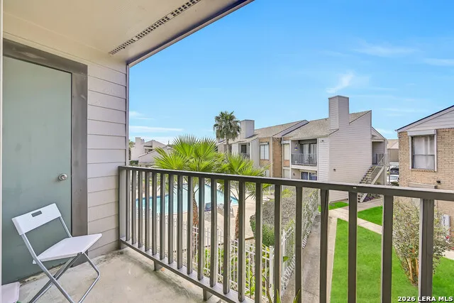3220 69TH ST #APT J6 Galveston, TX 77551