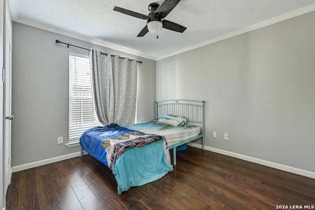 3220 69TH ST #APT J6 Galveston, TX 77551