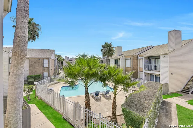 3220 69TH ST #APT J6 Galveston, TX 77551