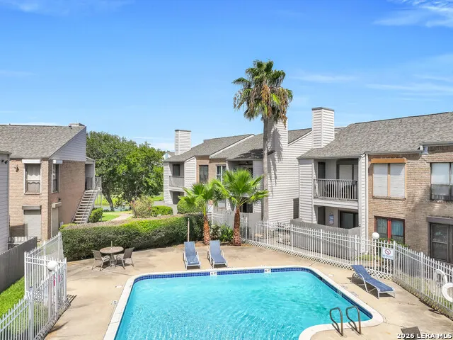3220 69TH ST #APT J6 Galveston, TX 77551