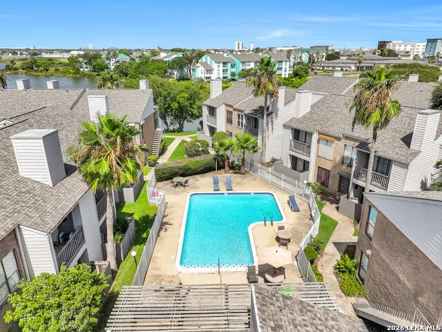 3220 69TH ST #APT J6 Galveston, TX 77551