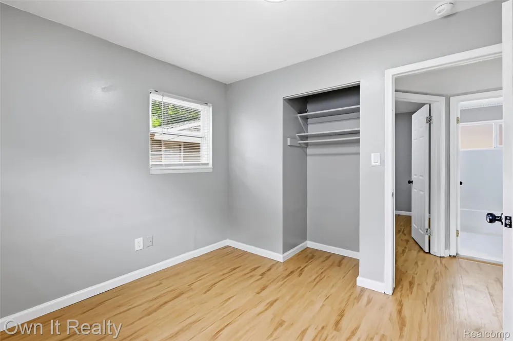 8082 Robert Street Taylor City, MI 48180