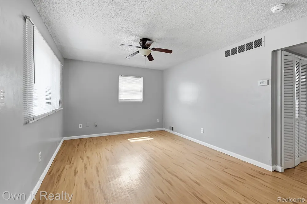 8082 Robert Street Taylor City, MI 48180
