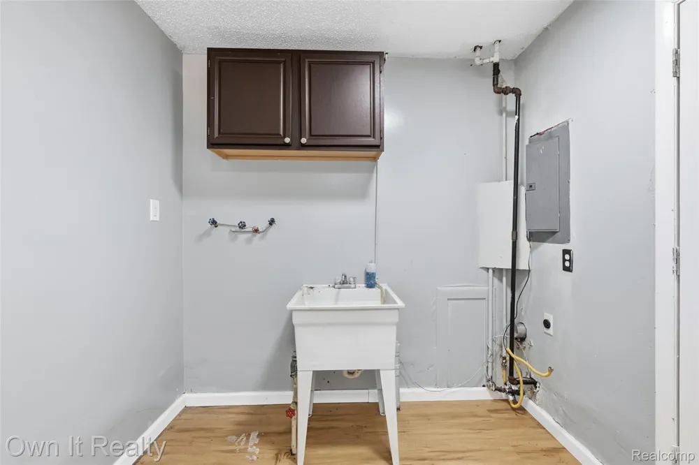 8082 Robert Street Taylor City, MI 48180