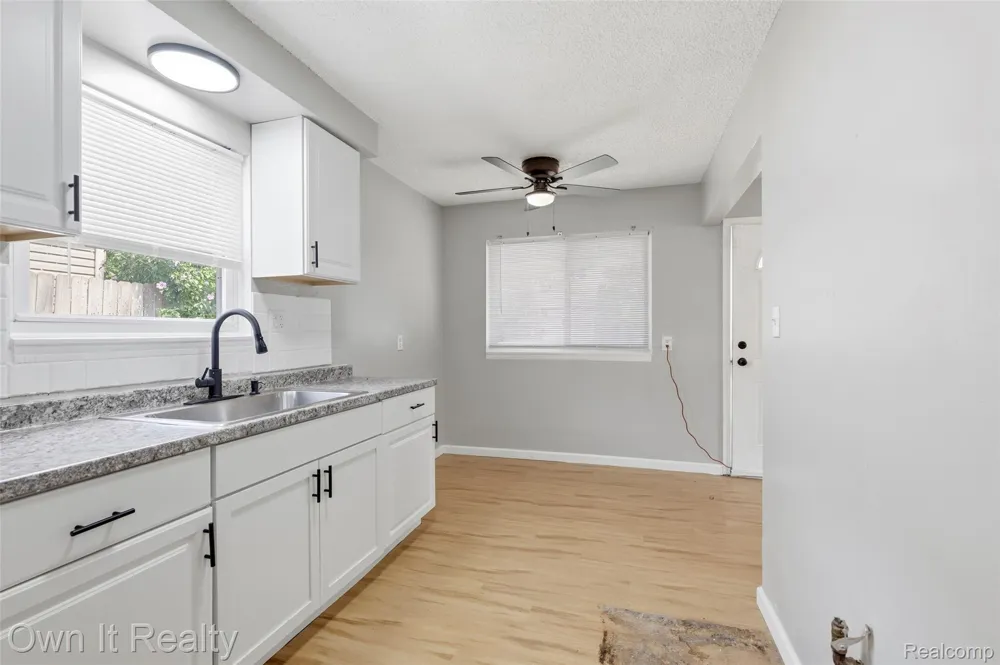 8082 Robert Street Taylor City, MI 48180