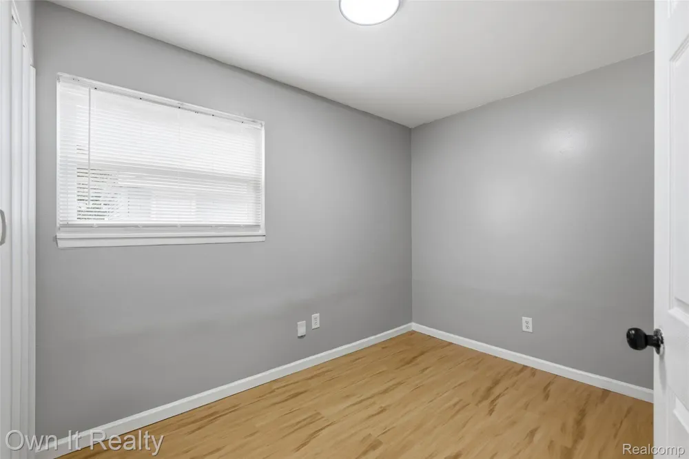 8082 Robert Street Taylor City, MI 48180