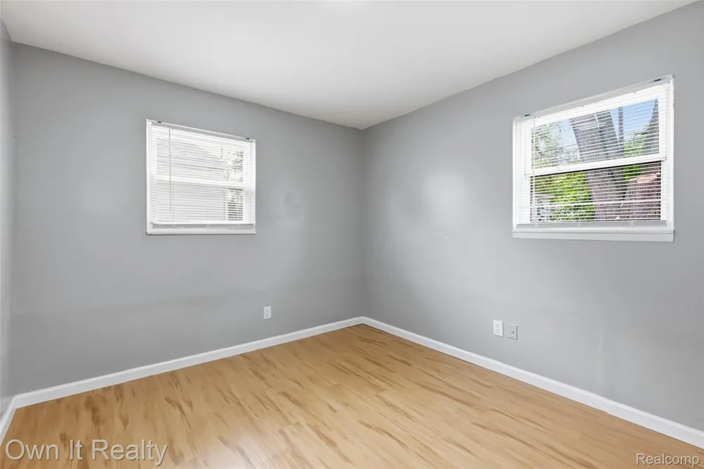 8082 Robert Street Taylor City, MI 48180