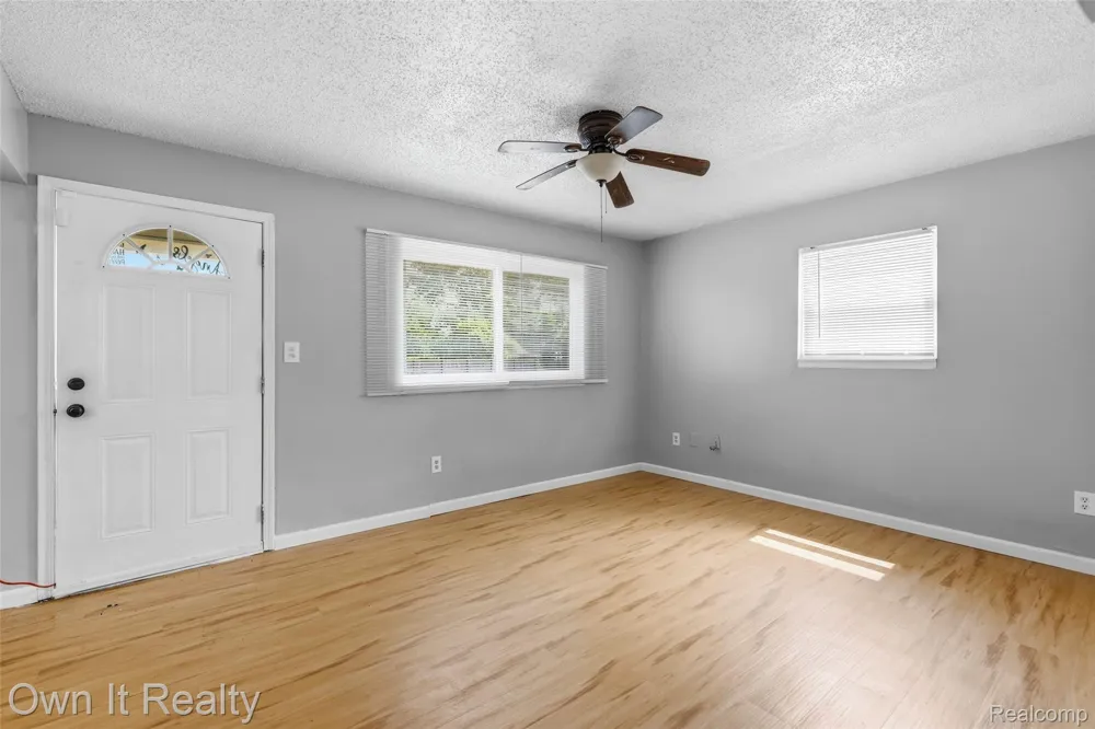 8082 Robert Street Taylor City, MI 48180