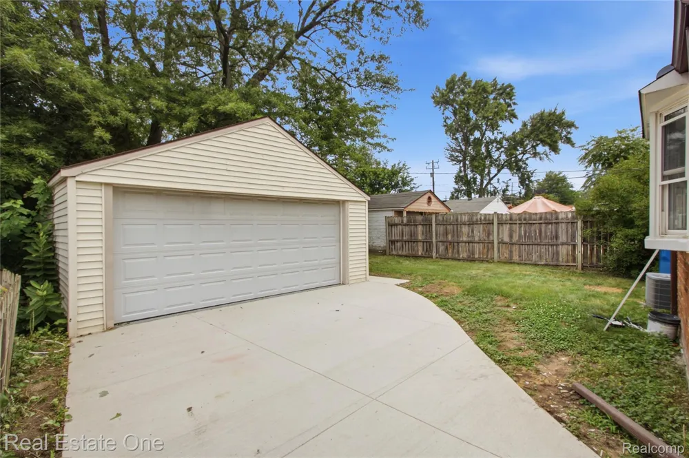 6953 Vernon Street Dearborn Heights City, MI 48127