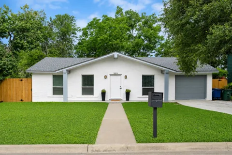 5804 Gloucester Lane