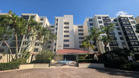 105 Lake Emerald Drive #810