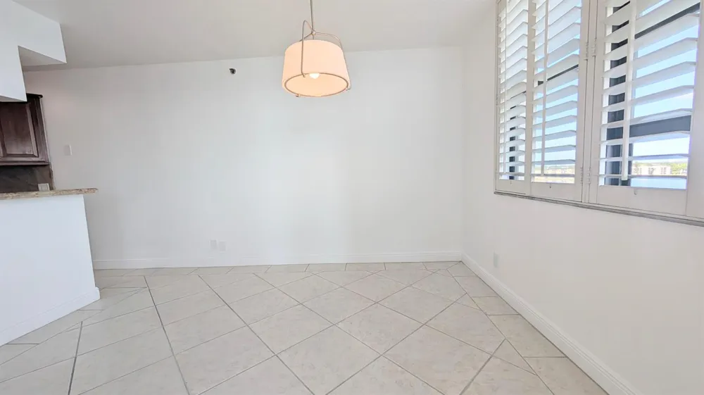 105 Lake Emerald Drive #810 Oakland Park, FL 33309