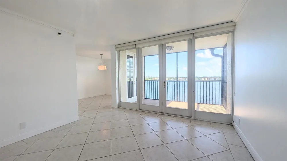 105 Lake Emerald Drive #810 Oakland Park, FL 33309