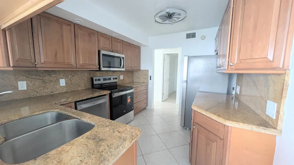 105 Lake Emerald Drive #810 Oakland Park, FL 33309