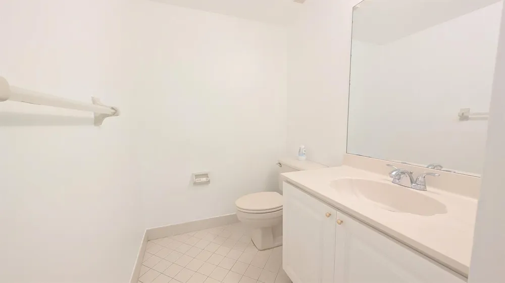 105 Lake Emerald Drive #810 Oakland Park, FL 33309
