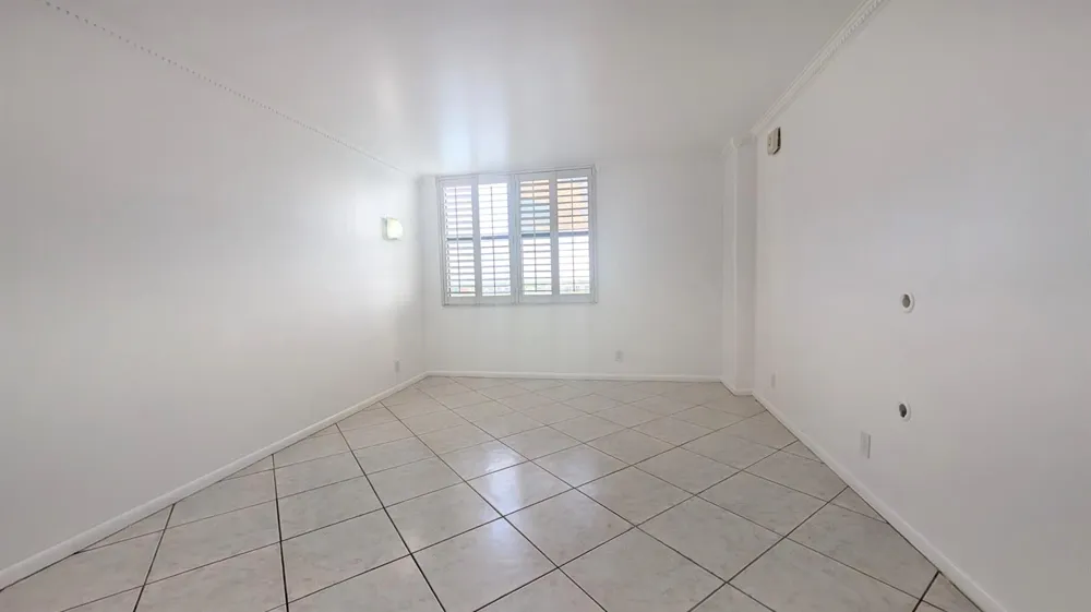 105 Lake Emerald Drive #810 Oakland Park, FL 33309