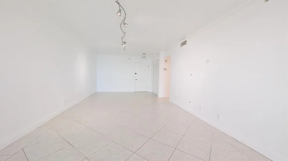 105 Lake Emerald Drive #810 Oakland Park, FL 33309
