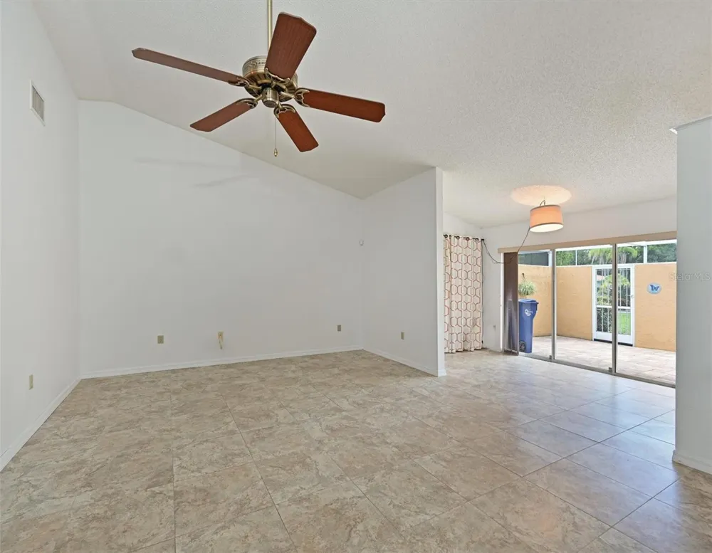 5506 37TH STREET E #4 Bradenton, FL 34203